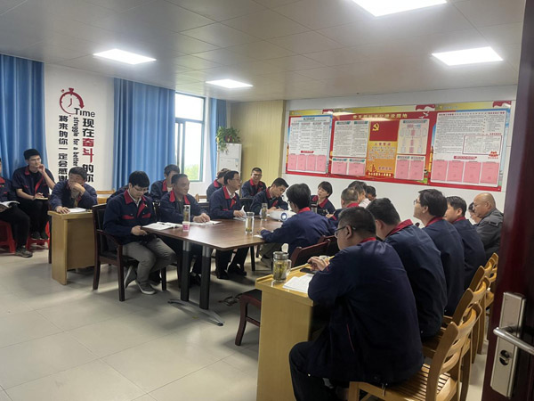 王伍升到建材研究室、建材公司調(diào)研